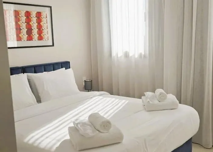 1br Serviced With Pool & Premium Amenities Apartment *