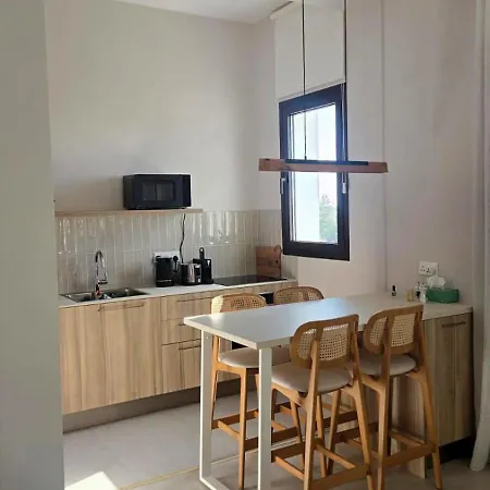 1br Serviced With Pool & Premium Amenities Apartmán Voroklini