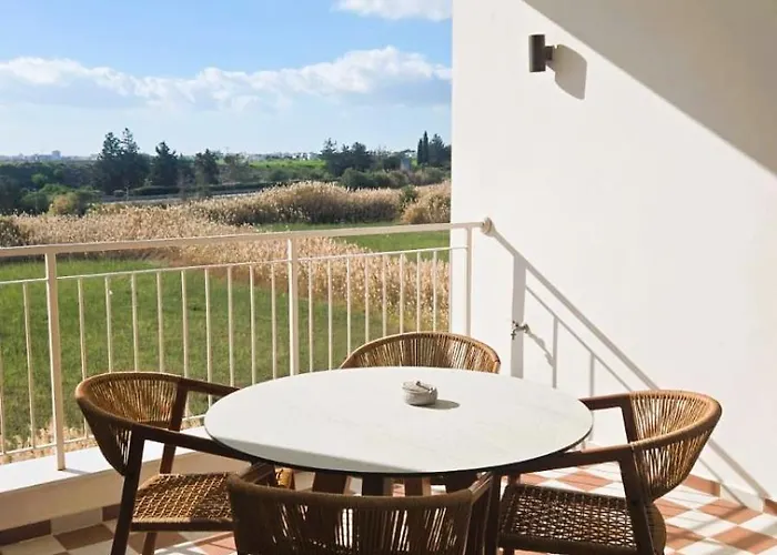 1br Serviced With Pool & Premium Amenities Apartmán Voroklini